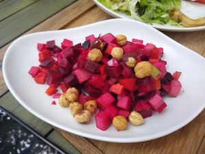 Daus de colors amb poma i nabius at Esbioesfera in Cardedeu