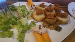 Patatas con mousse de tomate seco y xitake at Esbioesfera in Cardedeu