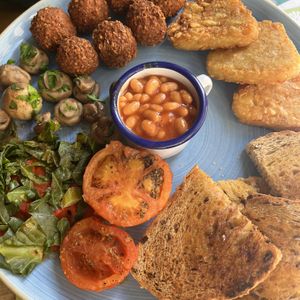 The vegan breakfast never disappoints here, so balanced and tasty. Very accommodating to  allergens too 😊  at Zapato Lounge in Northampton