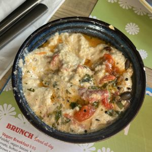 Hummus mezze was LUSH, as you can see we dug in before I could get a snap! The peppers and seeds were a lovely addition I hadn’t tried before and the portion was plentiful 🫶 at Zapato Lounge in Northampton