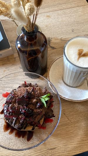 Latte macchiato with soy milk and Oreo Pancakes (vegan). Both amazing   at Satt und Glücklich in Kassel