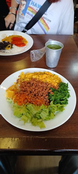 Seg-quinta 17 reais (podendo repetir) / sex -dom 20 reais (podendo repetir). Suco 6 reais. Água livre at Pop Vegan Food in Sao Paulo