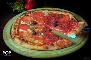 Pizza 1/2 Tradicional, 1/2 Invertida at Pop Vegan Food in Sao Paulo