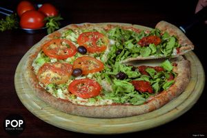 Pizza 1/2 Jardineira, 1/2 Rúcula com Chèvre at Pop Vegan Food in Sao Paulo