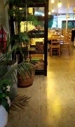 O ambiente interno fica no fundo, é lindo e aconchegante. A comida deliciosa at Nuna Raymi in Cusco