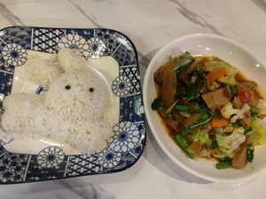 Basil leaf with mock chicken at Dow Vegan Restaurant in Koh Phi Phi