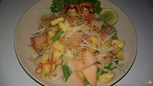 pad thai mix fruit at Dow Vegan Restaurant in Koh Phi Phi