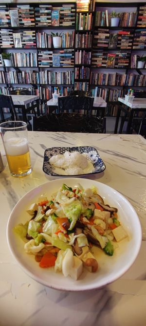 Fried Cashews with vegetables and tofu at Dow Vegan Restaurant in Koh Phi Phi