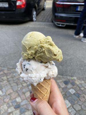 Pistachio & Mint Chocolate 😻 at Tribeca Ice Cream in Berlin