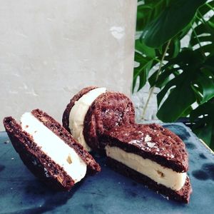 vegan, gluten free ice cream sandwich, no refined sugar at Tribeca Ice Cream in Berlin
