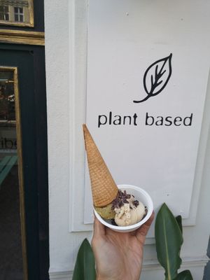 We Eat 2 at Tribeca Ice Cream in Berlin