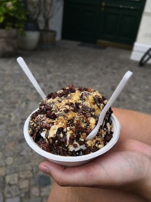 2 balls with cream, sauces and nuts. 6,5€ at Tribeca Ice Cream in Berlin