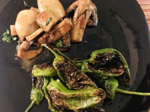 Pimientos de Padron and sautéed mushrooms  at Mundano Baleal in Ferrel