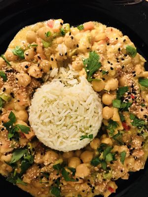 Vegan Curry  at Mundano Baleal in Ferrel