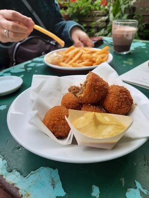 Vegan bitterballen en een frietje at De Zeeuwse Hemel in Zierikzee