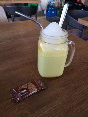Golden Milk mit Hafermilch at Rosmarie in Aalen