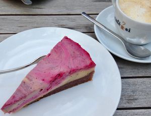 Himbeer-Käsekuchen at Rosmarie in Aalen