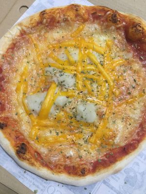 Tres Quesos  at Pizzeria La Faina in Malaga