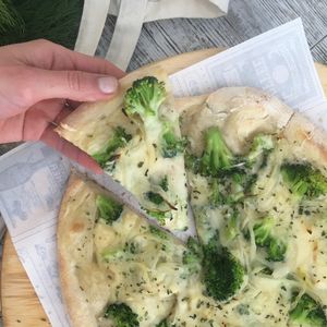 Pizza Miri Mirinda - spring season 🥦🌸 at Pizzeria La Faina in Malaga