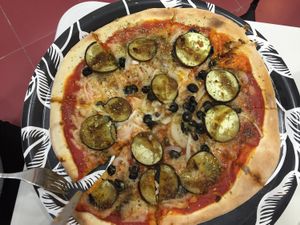 Pizza Meditteránea at Pizzeria La Faina in Malaga