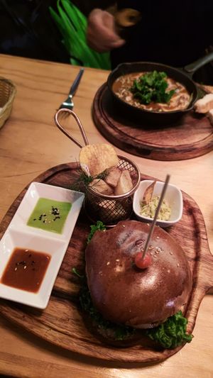 Quinoa burger with delicious guacamole 😍 at Chia Vegan Restaurant in Cusco