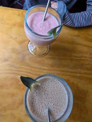 Strawberry and chocolate/banana smoothies at Chia Vegan Restaurant in Cusco
