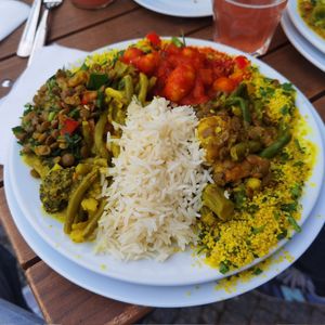 Linsensalat, Mungobohnen, Brechbohnen und Brokkoli in Senfsauce, Gnocchi in Tomatensauce, Reis, Gemüsecurry und Couscous at Seerose in Berlin