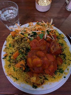 Medium sized plate - 4/5 at Seerose in Berlin