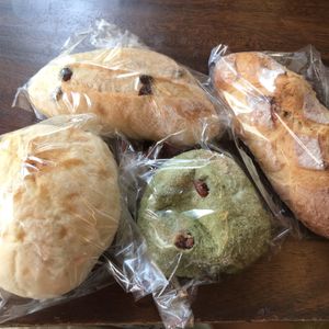 brown rice raisin bread, brown rice bread, fluffy bread with salt and yomogi bread with anko at Alpenrose in Kyoto
