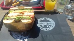 vegan bagel at Manhattan Cafe in Poitiers