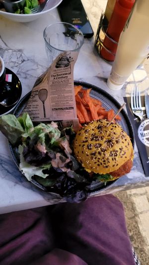 Vegan Burger à Poitiers centre (: at Manhattan Cafe in Poitiers