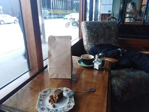 Apricot slice and my take-away lunch at Portershed in Christchurch