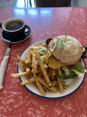 Quarter pounder burger - so yummy!! 😁 at Portershed in Christchurch