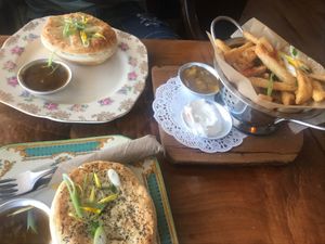 Mince & cheese pie, mushroom & leek pie and fries 😋😋😋😋 at Portershed in Christchurch