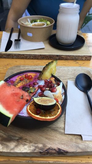 Pitaya bowl, lunch Bowl and chai latte at The Healer in Nice