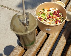 Recup intense & rainbow plat at The Healer in Nice