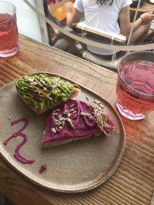 Their duo toast, one with avocado one with beetroot houmous, 6€50, delicious 😋 at The Healer in Nice