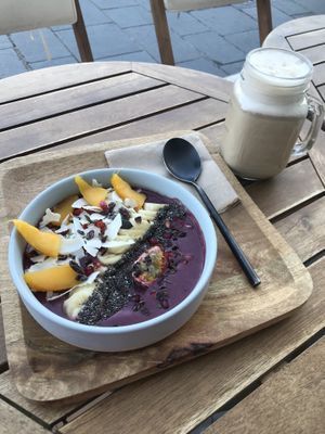 Açai bowl and chai latte at The Healer in Nice