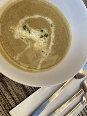 4-Gänge-Menü Israel, Gang 1: geröstete Auberginensuppe mit Ziegenfrischkäse  at Blume Wollbach in Kandern