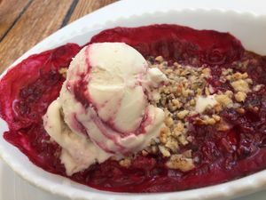 Crumble with icecream at Blume Wollbach in Kandern