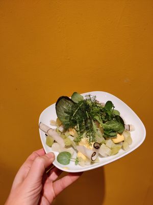 Christophine en ceviche, radis noir, mayonnaise colza et herbes at Humus x Hortense in Brussels