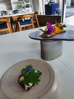 Fancy flowers at Humus x Hortense in Brussels