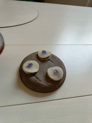 Hapje bij de aperitief at Humus x Hortense in Brussels