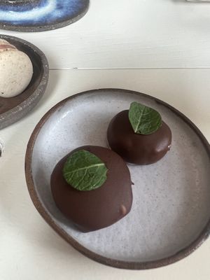 Mellow cake cherry  at Humus x Hortense in Brussels