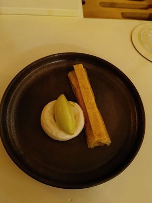 Pear at Humus x Hortense in Brussels