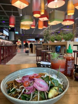 Fried veggie noodles and strawberry lemonade with mint at FRA - Coa - T1 in Frankfurt