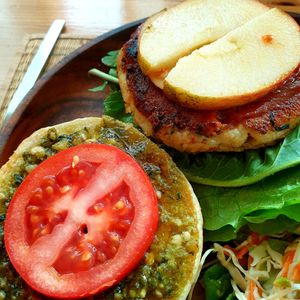 apples inside burger at Maju Story 마주이야기 in Seoul