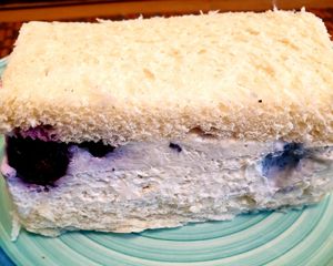 blueberry cashew cream at Maju Story 마주이야기 in Seoul