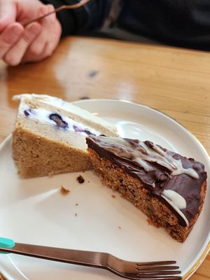 Carrot cake and blueberry cream cake at Maju Story 마주이야기 in Seoul
