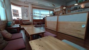 Floor seating at Maju Story 마주이야기 in Seoul